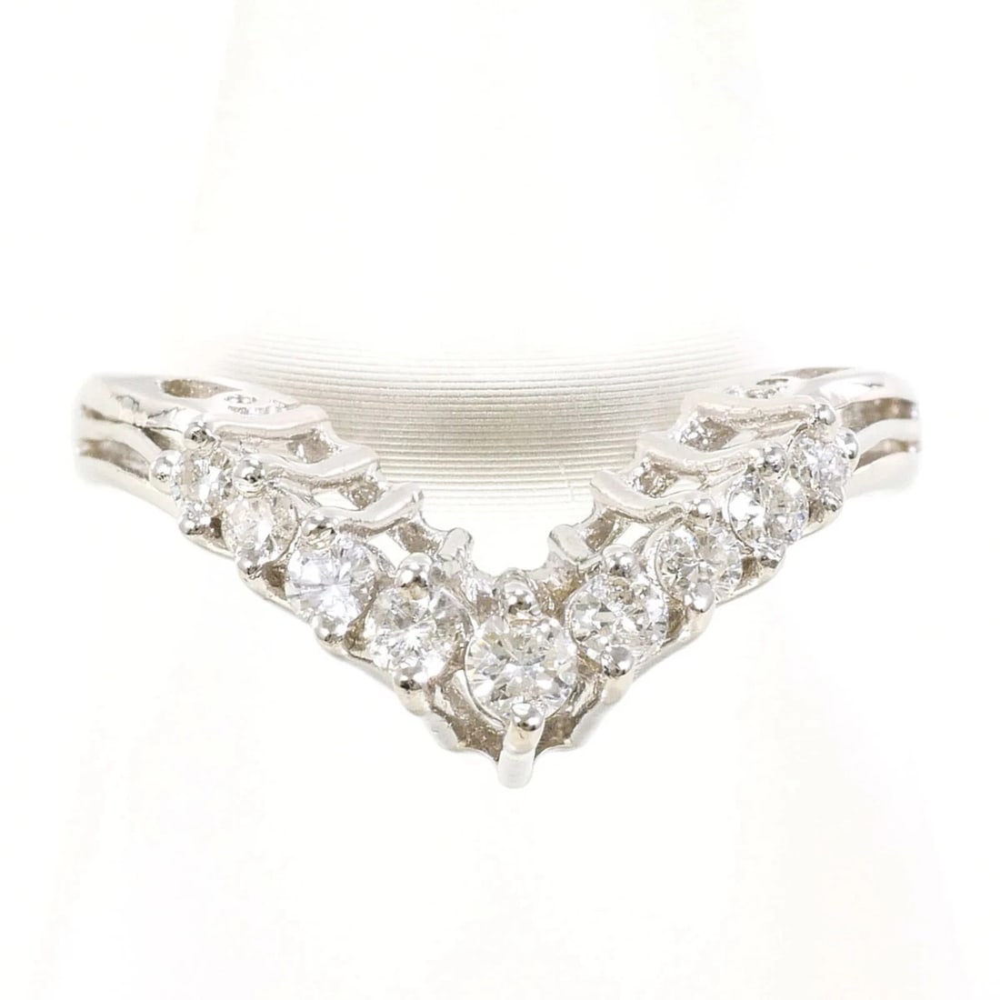PT900 PLATINUM RING DIAMOND: PT900 Platinum Ring Diamond Brand: Unbranded Type/Style: Band Ring Material: Platinum 900 Color: Platinum Size: US 4 Accessories: None Accessories Notice: When purchasing pre-owned goods,