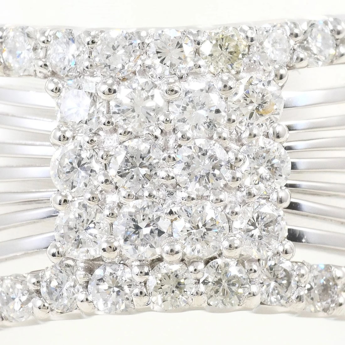 PT900 PLATINUM RING DIAMOND: PT900 Platinum Ring Diamond Brand: No Brand Type/Style: Ring Material: PT900 Platinum, Main Stone/Creation Diamond Color: Silver Size: US 8 7/8 Accessories: None Accessories Notice: When purchasing