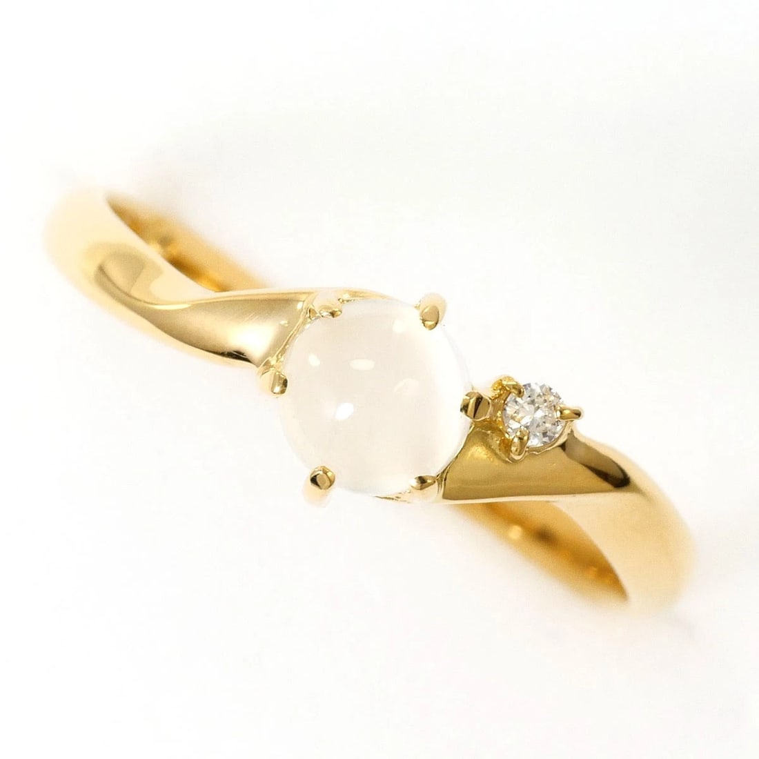 K18 18K GOLD RING MOONSTONE (1 of 4)