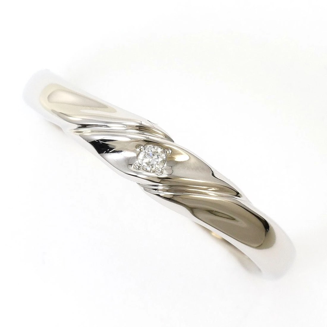 PT950 PLATINUM RING DIAMOND: PT950 Platinum Ring Diamond Brand: No Brand Type/Style: Ring Material: PT950 Platinum, Main Stone/Creation Diamond Color: Silver Size: US 8 3/4 Accessories: None Accessories Notice: When purchasing