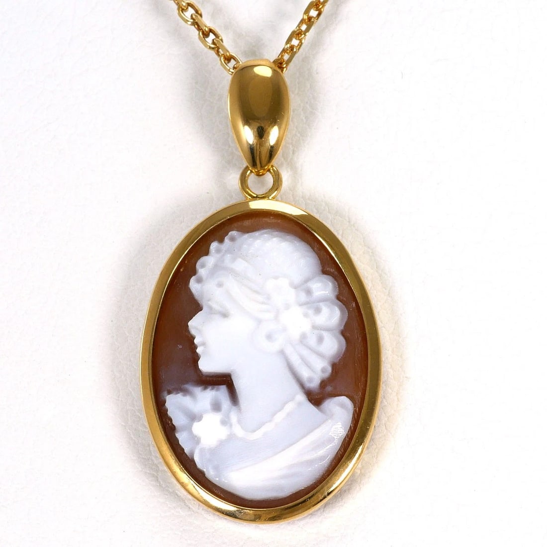 K18 18K GOLD NECKLACE CAMEO (1 of 3)