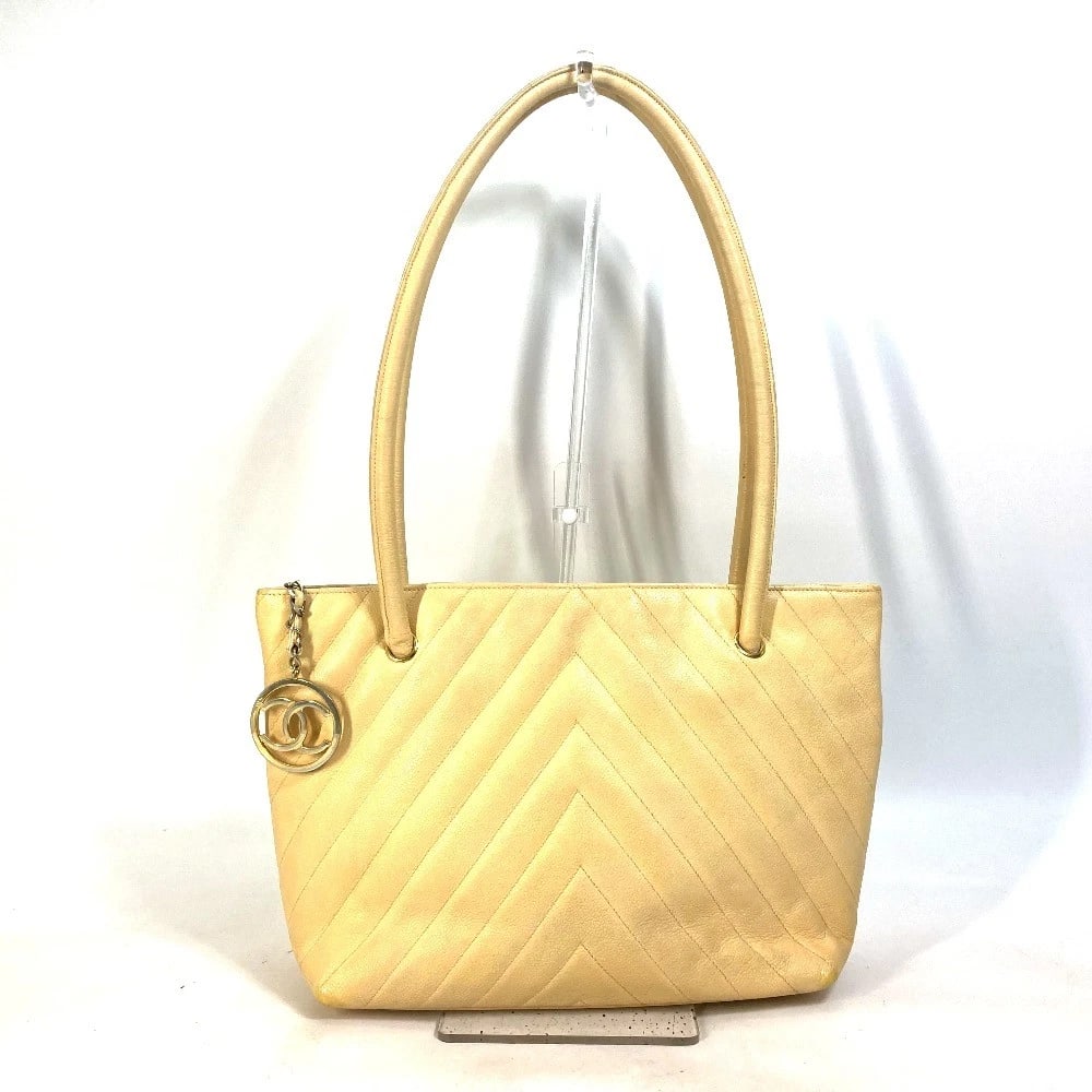 CHANEL CC CC MARK V-STITCH CHEVRON SHOULDER BAG TOTE BAG: CHANEL CC CC Mark V-Stitch Chevron Shoulder bag Tote Bag Brand: CHANEL Type/Style: Shoulder Bag Material: Caviar Leather Color: yellow Size: W11.6?H10.0?D4.7inch / W29.5cm H25.5cm D12cm Accessorie