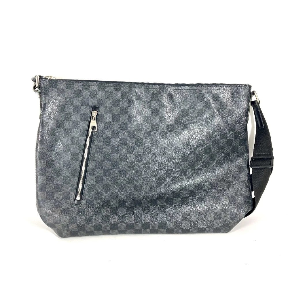 LOUIS VUITTON DAMIER GRAPHITE MICK GM BAG: LOUIS VUITTON Damier Graphite Mick GM Bag Brand: LOUIS VUITTON Type/Style: Shoulder Bag Material: DamierGraphiteCanvas Color: Black Size: W17.5?H12.4?D4.5inch / W44.5cm H31.5cm D11.5cm Accessories