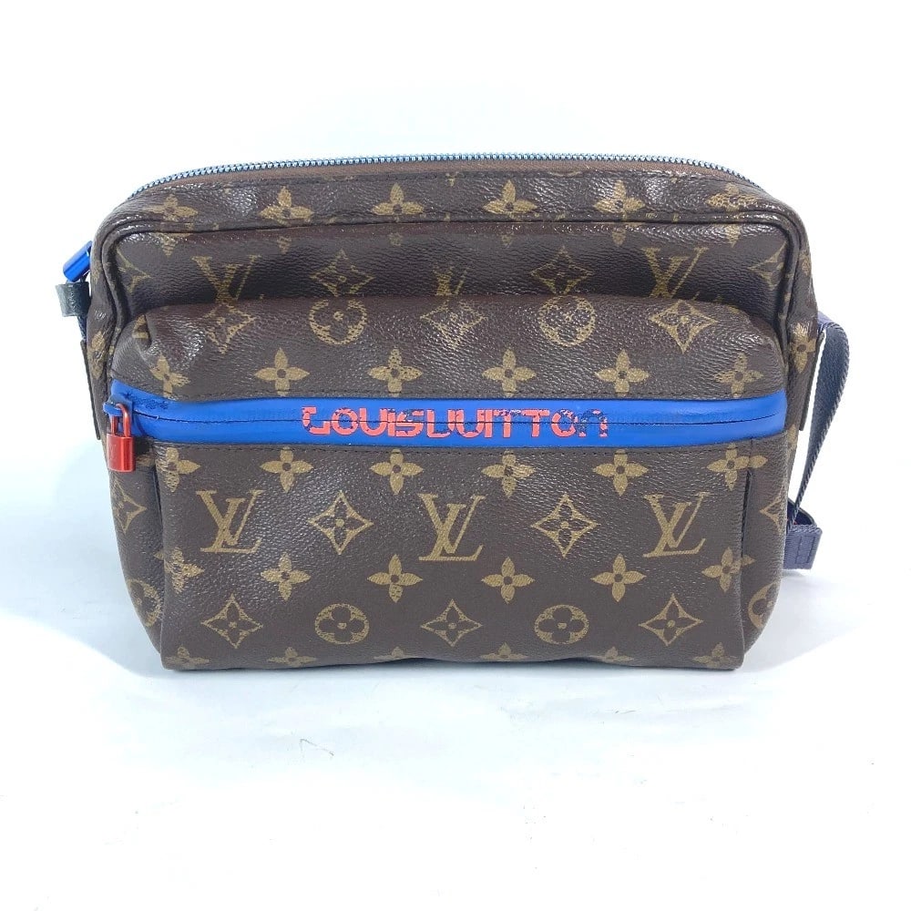LOUIS VUITTON MONOGRAM KIM JONES PACIFIC BUM BAG: LOUIS VUITTON Monogram Kim Jones Pacific Bum Bag Brand: LOUIS VUITTON Type/Style: body bag Material: MonogramCanvas Color: Brown Size: W9.6?H7.1?D1.8inch / W24.5cm H18cm D4.5cm Accessories: None <