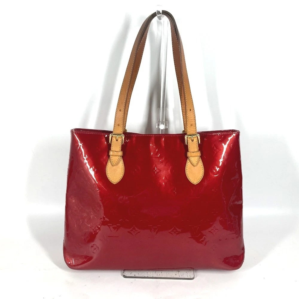 LOUIS VUITTON MONOGRAMVERNIS BRENTWOOD BAG: LOUIS VUITTON MonogramVernis Brentwood Bag Brand: LOUIS VUITTON Type/Style: Shoulder Bag Material: MonogramVernis Color: Pomdamul / Red Size: W13.2?H11.2?D3.3inch / W33.5cm H28.5cm D8.5cm Accessor