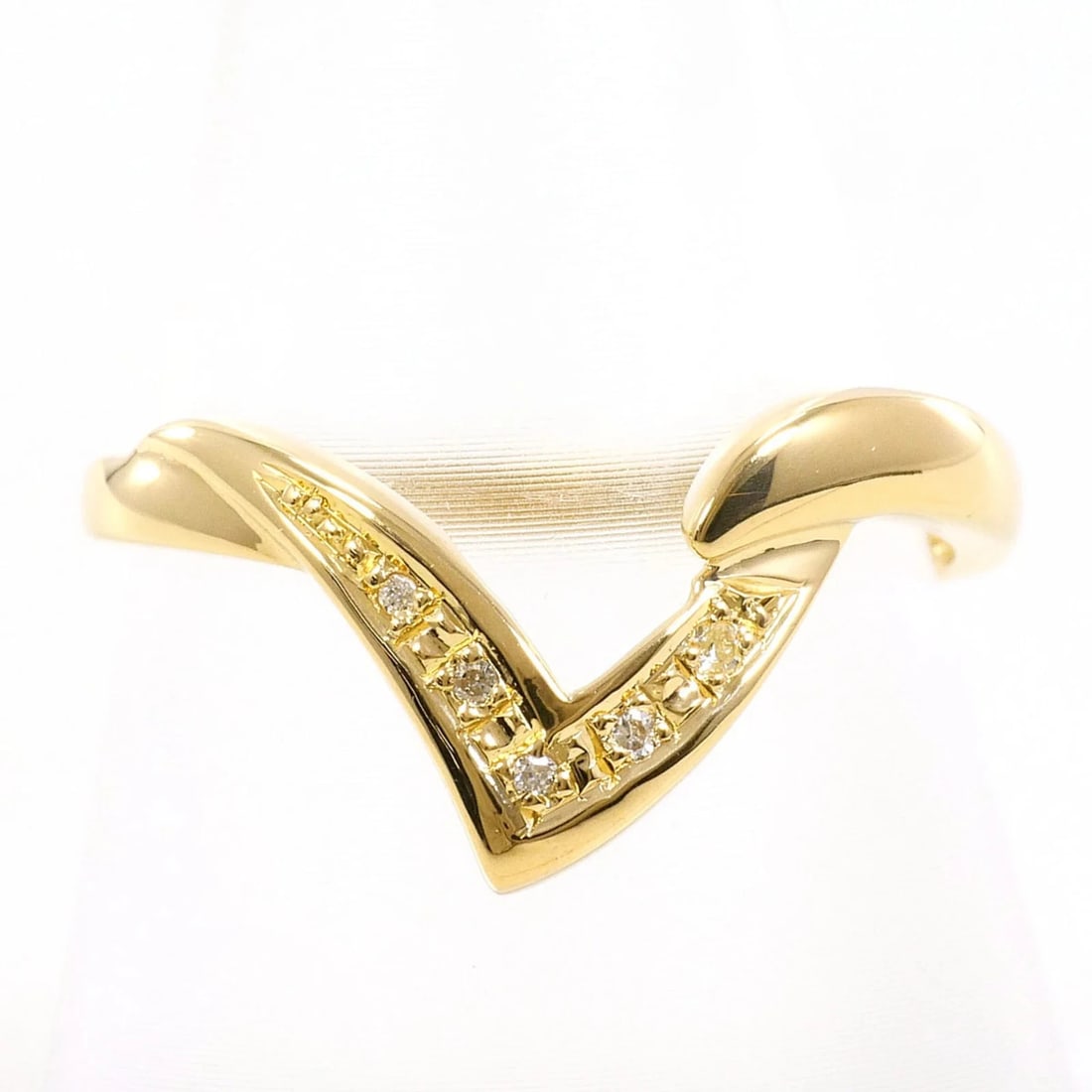 18K YELLOW GOLD RING DIAMOND: 18K Yellow Gold Ring Diamond Brand: Unbranded Type/Style: Band Ring Material: Yellow gold (18K) Color: Yellow gold Size: US 7 Accessories: None Accessories Notice: When purchasing pre-owned goods,