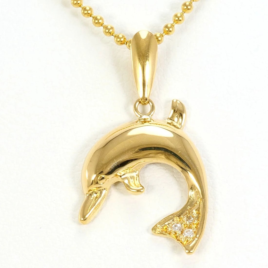 18K YELLOW GOLD NECKLACE DIAMOND: 18K Yellow Gold Necklace Diamond Brand: Unbranded Type/Style: Necklace Material: Yellow gold (18K) Color: Yellow gold Size: Neck Circumference 40 cm / 15.74'' Pendant Size 22mm x 13mm / 0.86'' x 0.51'