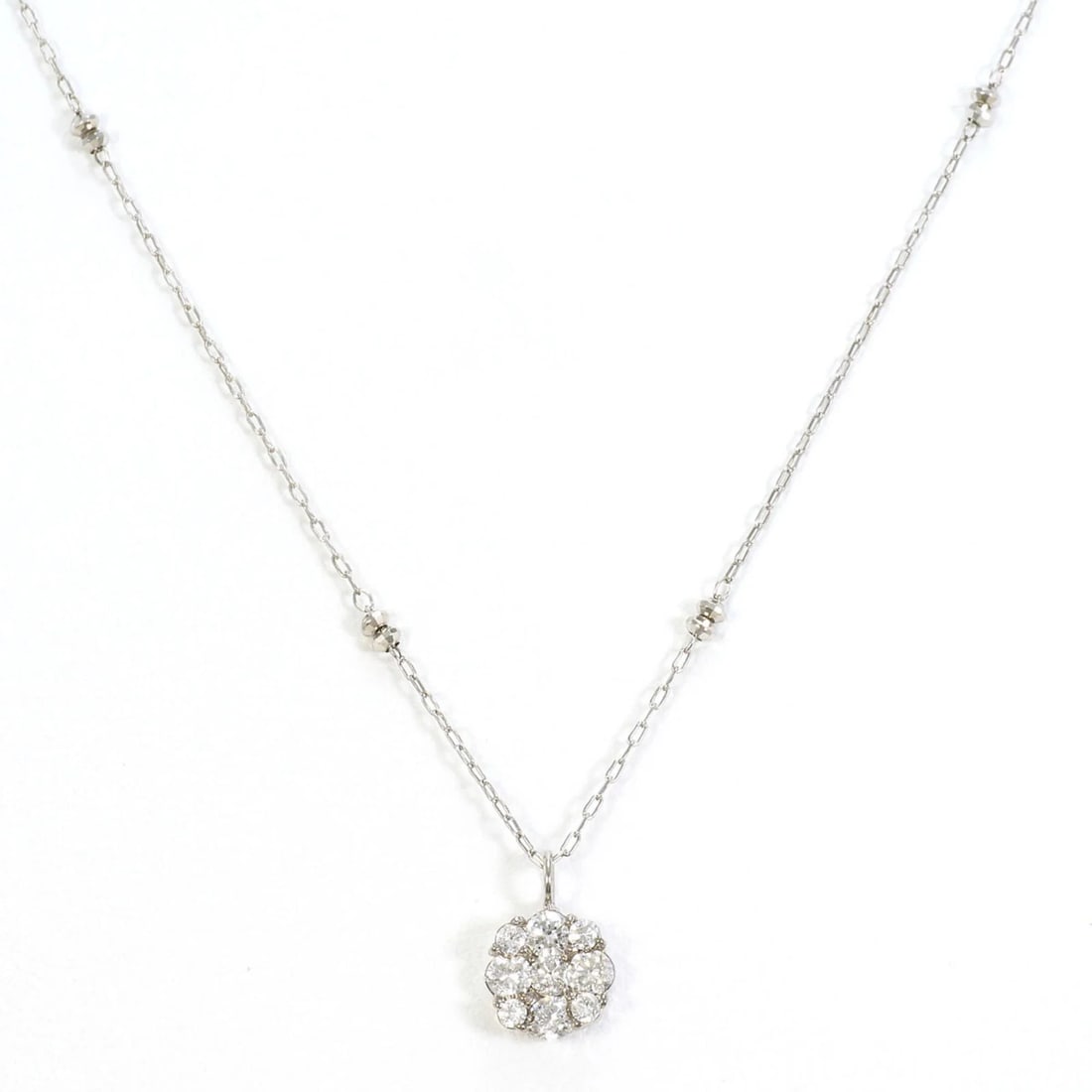 18K WHITE GOLD NECKLACE DIAMOND: 18K white gold necklace diamond Brand: Unbranded Type/Style: Necklace Material: White gold (18K) Color: White gold Size: Neck Circumference 45 cm / 17.71'' Pendant Size 10mm x 6mm / 0.39'' x 0.23''
