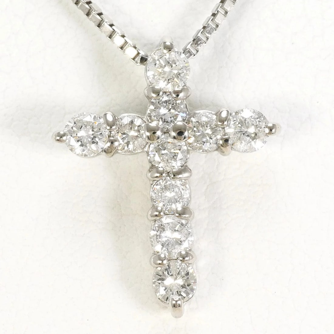 PT900 PLATINUM / PT850 NECKLACE DIAMOND: PT900 Platinum / PT850 Necklace Diamond Brand: Unbranded Type/Style: Necklace Material: Platinum 850 Platinum 900, Main Stone/Creation Natural Color: Platinum Size: Neck Circumference 40 cm / 15.74''