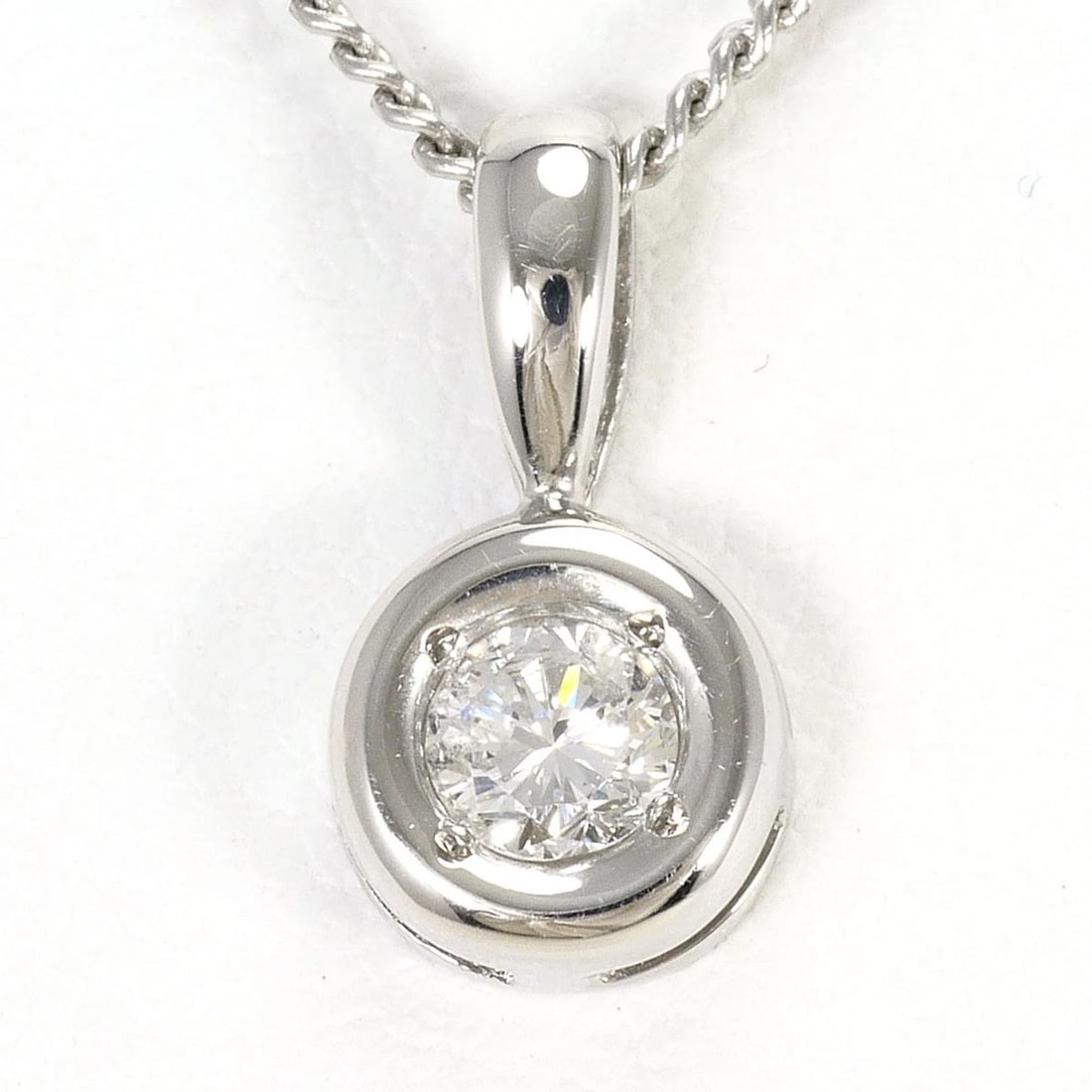 PT900 PLATINUM PT850/PLATINUM NECKLACE DIAMOND: PT900 Platinum PT850/Platinum Necklace Diamond Brand: No Brand Type/Style: Necklace Material: PT900 Platinum PT850/Platinum, Main Stone/Creation Diamond Color: Silver Size: TOTAL LENGTH 40CM Acces