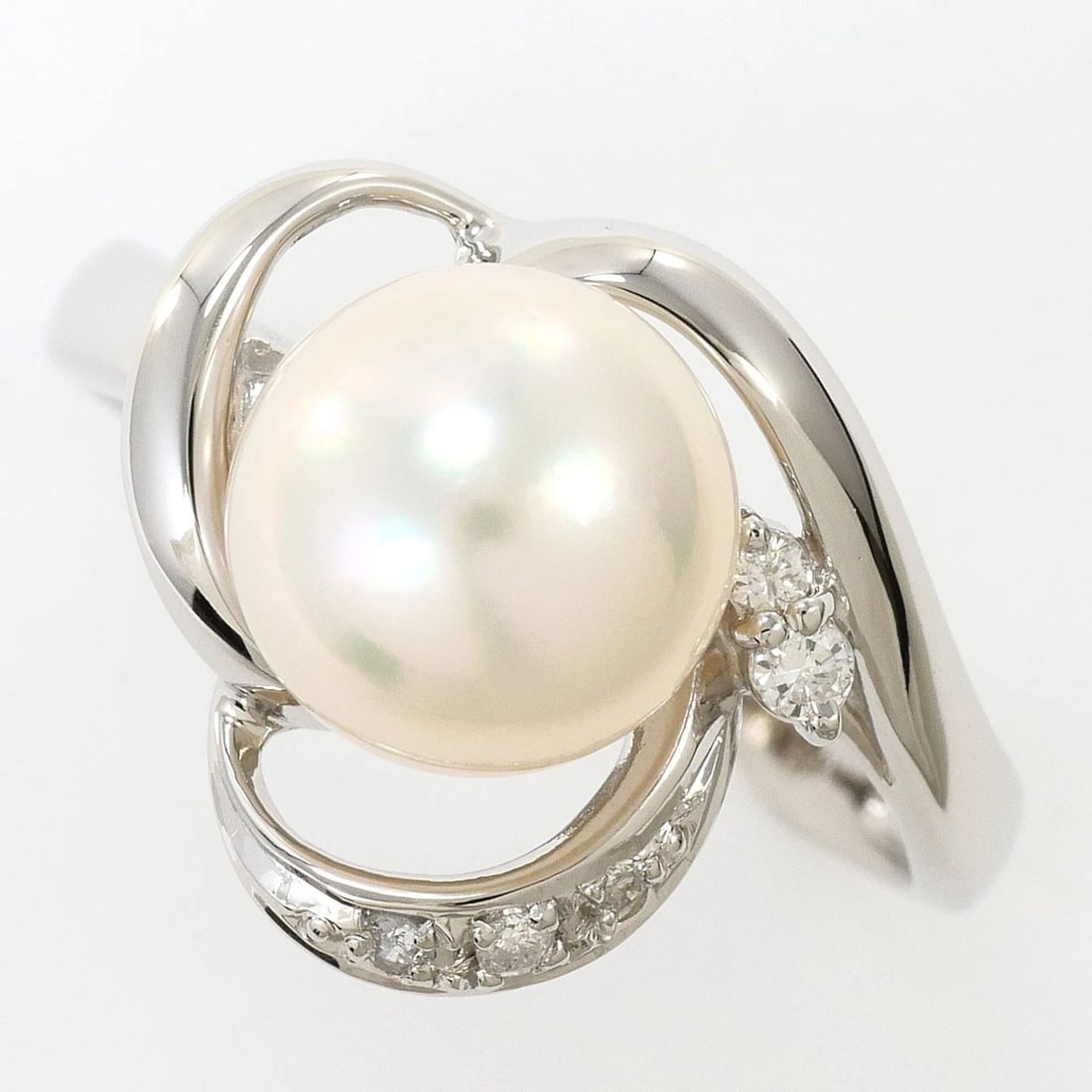 PT900 PLATINUM RING PEARL: PT900 Platinum Ring Pearl Brand: No Brand Type/Style: Ring Material: PT900 Platinum, Main Stone/Creation Cultured Pearl Color: Silver Size: US 7 3/4 Accessories: None Accessories Notice: When
