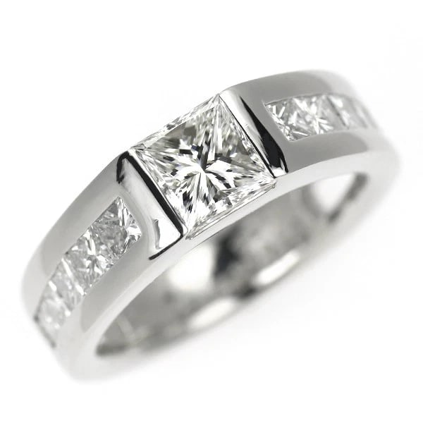 PT900 PRINCESS CUT DIAMOND RING: Pt900 princess cut diamond ring Brand: None Type/Style: Ring Material: Pt900, Main Stone/Creation Natural Color: Silver Size: 6US Accessories: None Accessories Notice: When purchasing pre-