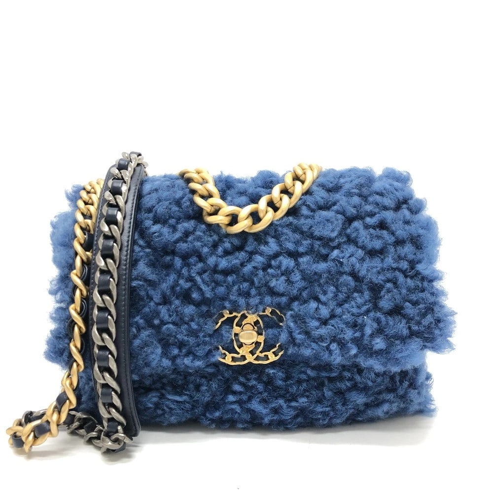 CHANEL MOUTON MATELASSE TONE CHAIN SHOULDER BAG: CHANEL Mouton Matelasse Tone Chain Shoulder Bag Brand: CHANEL Type/Style: Shoulder Bag Material: Mouton Color: Blue x Gold Hardware Size: W9.8?H5.1?D3.9inch / W25cm H13cm D10cm Handle: 8.7inch / 22cm 