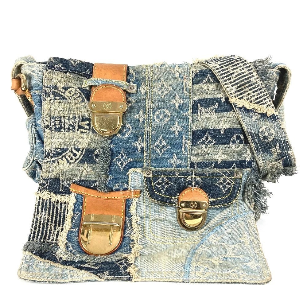 LOUIS VUITTON MONOGRAMDENIM PATCHWORK POSTY MESSENGER BAG: LOUIS VUITTON MonogramDenim Patchwork Posty Messenger Bag Brand: Louis Vuitton Type/Style: Shoulder Bag Material: Monogram Denim Color: Blue Size: W10.0?H9.6?D3.1inch / W25.5cm H24.5cm D8cm Access