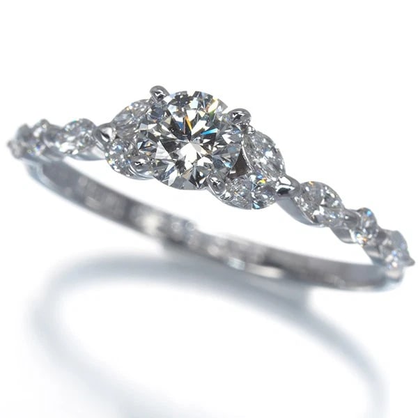 AHKAH DIAMOND TRANSPARENT RING 18K: AHKAH Diamond Transparent Ring 18K Brand: AHKAH Type/Style: Ring Material: K18 Yellow Gold Main Stone Natural Color: Yellow Gold Size: US 4.5 Accessories: None Accessories Notice: When pur