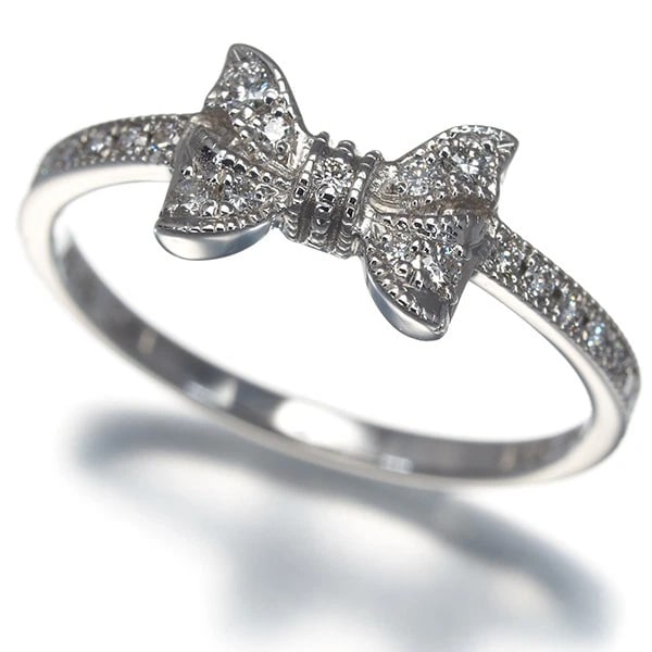 AHKAH DIAMOND PORTE RIBBON RING 18K 750 WHITE GOLD: AHKAH Diamond Porte Ribbon Ring 18K 750 White Gold Brand: AHKAH Type/Style: Ring Material: 18K 750 White Gold Main Stone Natural Color: White Gold Size: US 4.75 Accessories: None Accessori