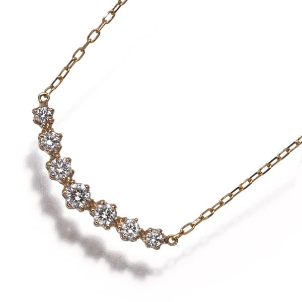DIAMOND NECKLACE 18K 750 YELLOW GOLD: Diamond Necklace 18K 750 Yellow Gold Brand: Unbranded Type/Style: Necklace Material: 18K 750 Yellow Gold Main Stone Natural Color: Yellow Gold Size: Necklace length: 40cm Pendant size: 8.3 x 7.6mm