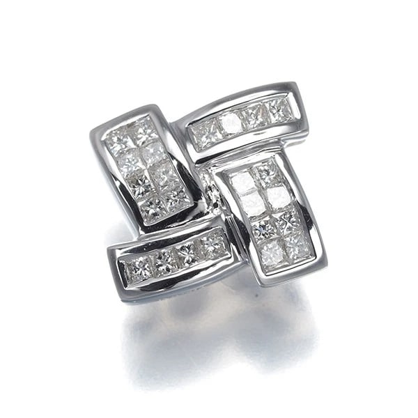 DIAMOND PENDANT 18K 750 WHITE GOLD: Diamond Pendant 18K 750 White Gold Brand: Unbranded Type/Style: Pendant Material: 18K 750 White Gold Main Stone Natural Color: White Gold Size: Design size: 13.0 x 12.5mmBail inner diameter: 3.3 x 1.2