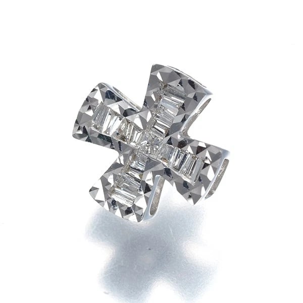 DIAMOND CROSS PENDANT 18K 750 WHITE GOLD: Diamond Cross Pendant 18K 750 White Gold Brand: Unbranded Type/Style: Pendant Material: 18K 750 White Gold Main Stone Natural Color: White Gold Size: Design size: 10.8 x 10.8mmBail inner diameter:
