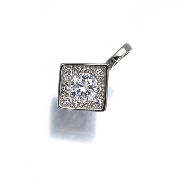 DIAMOND SQUARE PENDANT 900 PLATINUM: Diamond Square Pendant 900 Platinum Brand: Unbranded Type/Style: Pendant Material: 18K 750 White Gold Main Stone Natural Color: White Gold Size: Design size: 14.9 x 10.1mmBail inner diameter: 3.2 x