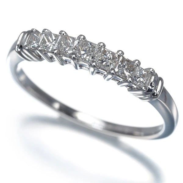 DIAMOND PRINCESS AND BAGUETTE CUT 7P RING 18K WG: Diamond Princess and Baguette Cut 7P Ring 18K WG Brand: Unbranded Type/Style: Ring Material: 18K WG Main Stone Natural Color: White Gold Size: US 6.75-7 Accessories: None Accessories Notic