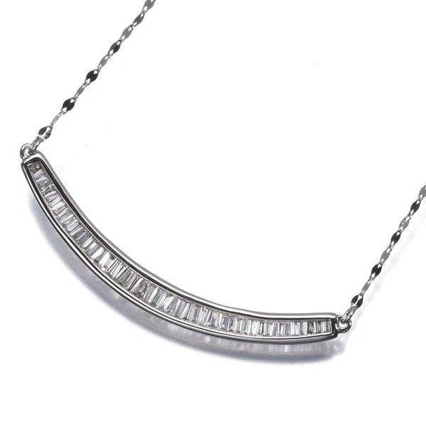 DIAMOND TAPERED-CUT BAGUETTE-CUT NECKLACE 18K 750 WHITE GOLD: Diamond Tapered-cut Baguette-cut Necklace 18K 750 White Gold Brand: Unbranded Type/Style: Necklace Material: 18K 750 White Gold Main Stone Natural Color: White Gold Size: Necklace length: 45cmPendant 