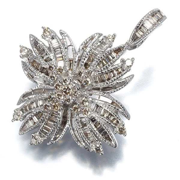 BROWN DIAMOND FLOWER PENDANT 18K 750 WHITE GOLD: Brown Diamond Flower Pendant 18K 750 White Gold Brand: Unbranded Type/Style: Pendant Material: 18K 750 White Gold Main Stone Natural Color: White Gold Size: Design size: 31.3 x 24.1mm Bail inner diame