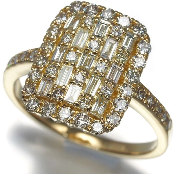 DIAMOND BAGUETTE-CUT RING 18K 750 YELLOW GOLD: Diamond Baguette-cut Ring 18K 750 Yellow Gold Brand: Unbranded Type/Style: Ring Material: 18K 750 Yellow Gold Main Stone Natural Color: Yellow Gold Size: US 6-6.25 Accessories: None Access