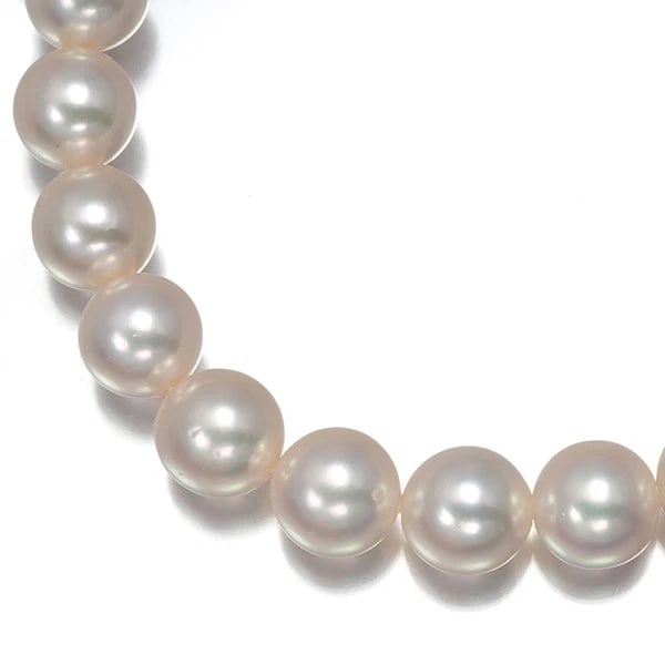 TASAKI AKOYA PEARL NECKLACE SILVER: TASAKI Akoya Pearl Necklace Silver Brand: TASAKI Type/Style: Necklace Material: Silver Main Stone Cultured Color: Silver Size: Necklace length: 42cm Accessories: None Accessories Notice: When