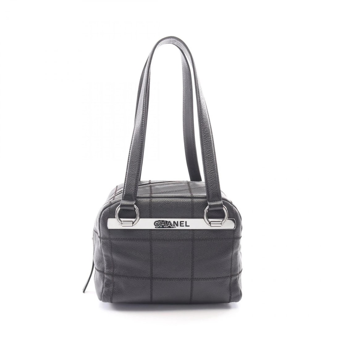 CHANEL CHOCOLATE BAR SHOULDER BAG CALFSKIN BLACK: CHANEL Chocolate bar Shoulder Bag Calfskin Black Brand: CHANEL Type/Style: Shoulder Bag Material: Exterior Material Calfskin (cowhide) Color: Exterior Color Black?ish colors Size: H:17cm x W:21cm x D: