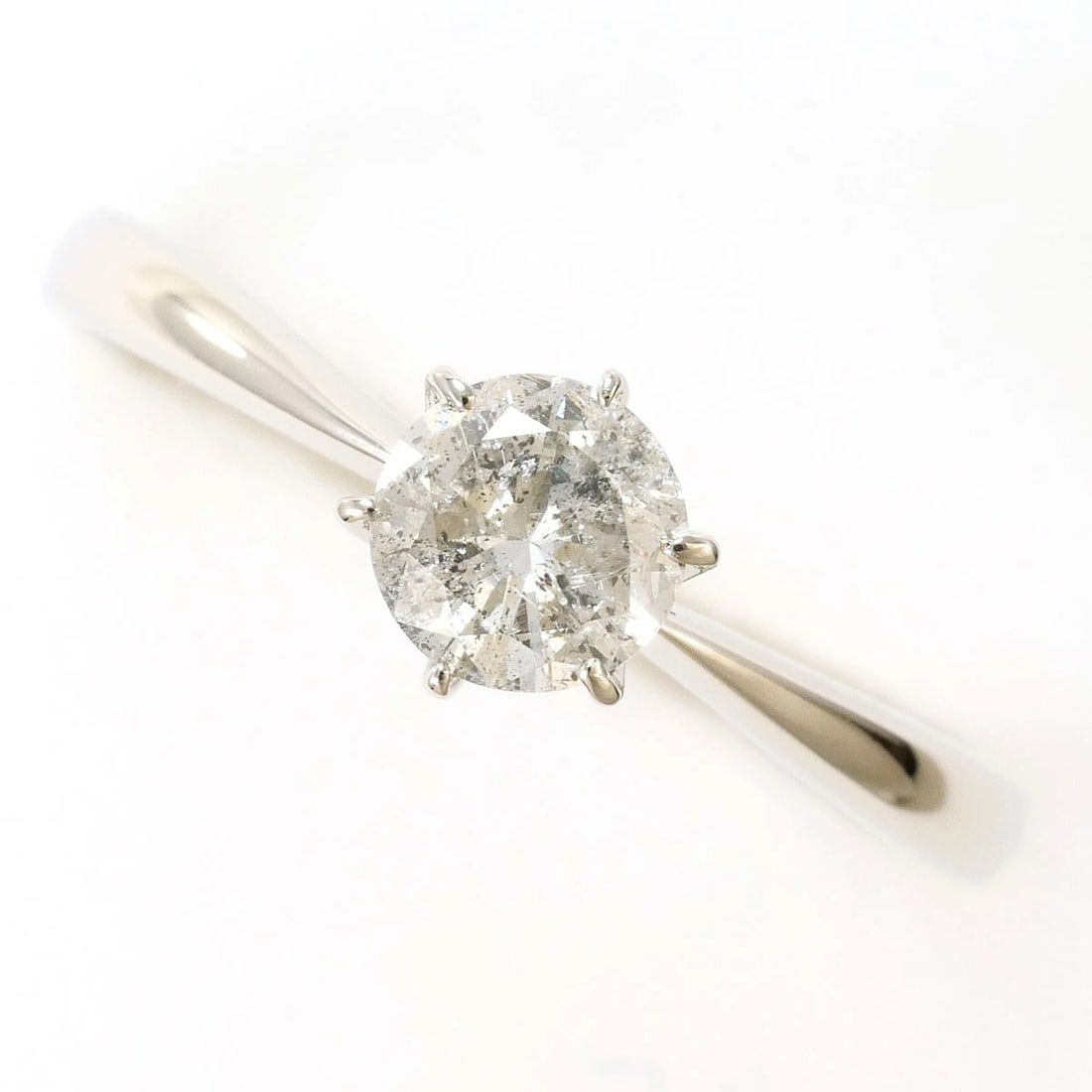 PT900 PLATINUM RING DIAMOND: PT900 Platinum Ring Diamond Brand: No Brand Type/Style: Ring Material: PT900 Platinum, Main Stone/Creation Diamond Color: Silver Size: US 6 3/4 Accessories: None Accessories Notice: When purchasing