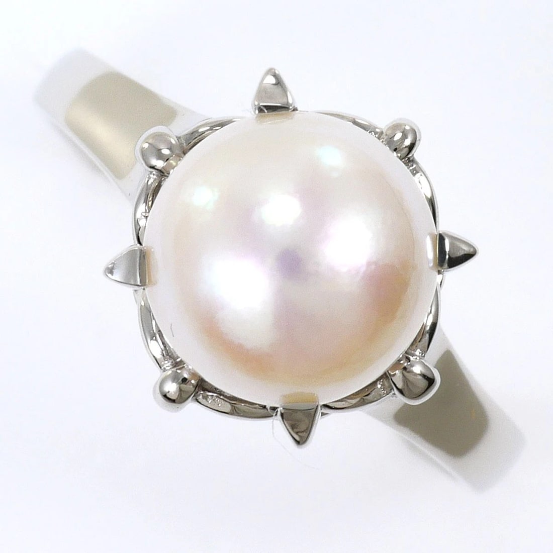 PT900 PLATINUM RING PEARL: PT900 Platinum Ring Pearl Brand: No Brand Type/Style: Ring Material: PT900 Platinum, Main Stone/Creation Cultured Pearl Color: Silver Size: US 7 1/2 Accessories: None Accessories Notice: When