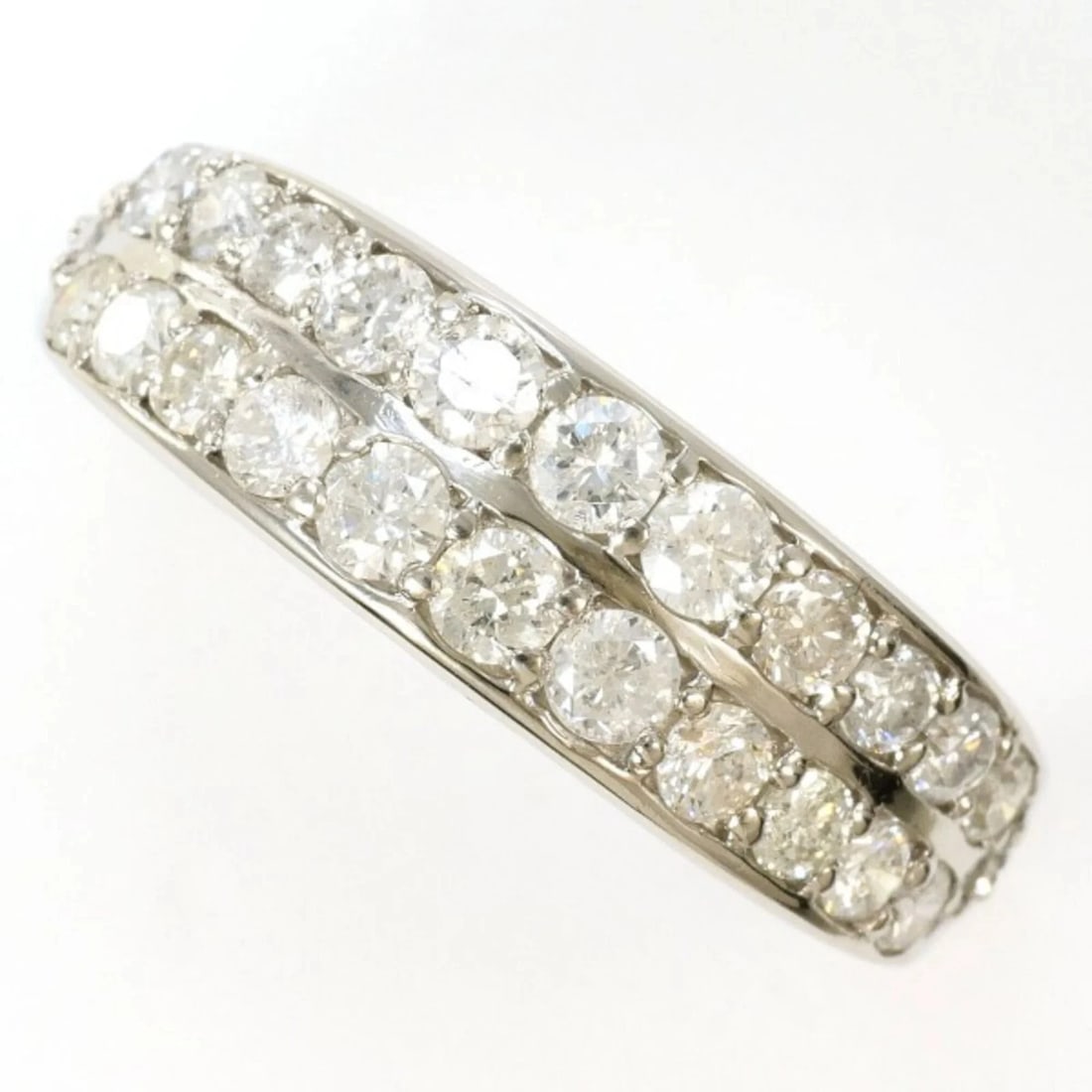 PT900 PLATINUM RING, 1 DIAMOND: PT900 Platinum Ring, 1 Diamond Brand: Unbranded Type/Style: Band Ring Material: Platinum 900, Main Stone/Creation Natural Color: Platinum Size: US 7.5 Accessories: None Accessories Notice: When