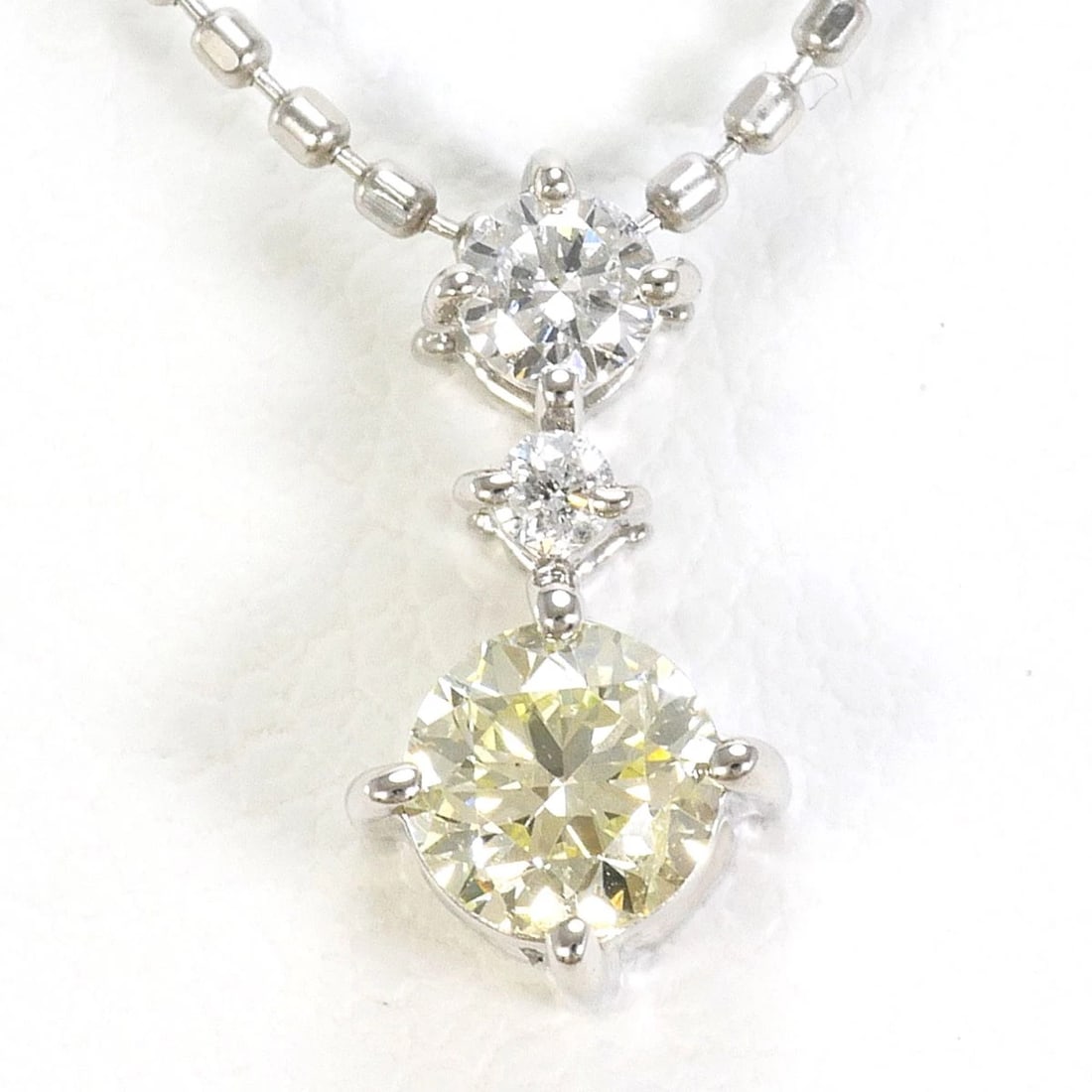 PT900 PLATINUM PT850/PLATINUM NECKLACE YELLOW DIAMOND: PT900 Platinum PT850/Platinum Necklace Yellow Diamond Brand: No Brand Type/Style: Necklace Material: PT900 Platinum PT850/Platinum, Main Stone/Creation Yellow Diamond Color: Silver Size: Total