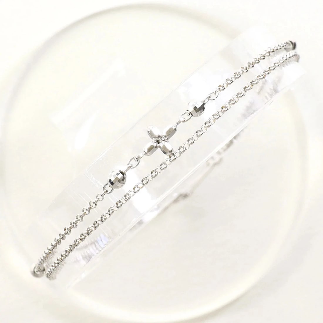 18K WHITE GOLD BRACELET: 18K white gold bracelet Brand: Unbranded Type/Style: Charm bracelet Material: White gold (18K) Color: White gold Size: Length 18cm / 7.08'' Accessories: None Accessories Notice: When purchasing