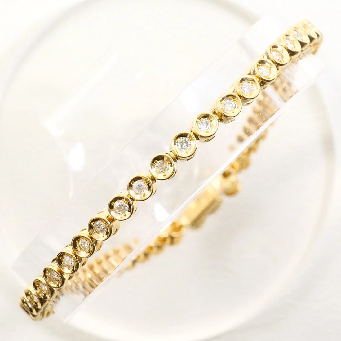 18K YELLOW GOLD BRACELET DIAMOND: 18K Yellow Gold Bracelet Diamond Brand: Unbranded Type/Style: Charm bracelet Material: Yellow gold (18K), Main Stone/Creation Natural Color: Yellow gold Size: Total Length 18cm / 7.08'' Accessorie