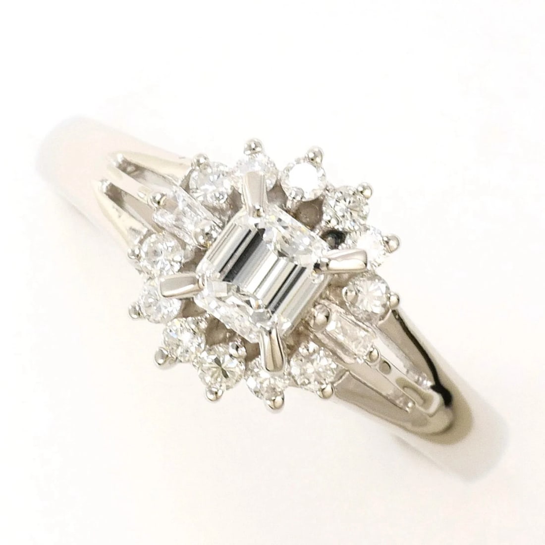 PT850 PLATINUM RING DIAMOND: PT850 Platinum Ring Diamond Brand: Unbranded Type/Style: Band Ring Material: Platinum 850, Main Stone/Creation Natural Color: Platinum Size: US 5.5 Accessories: None Accessories Notice: When