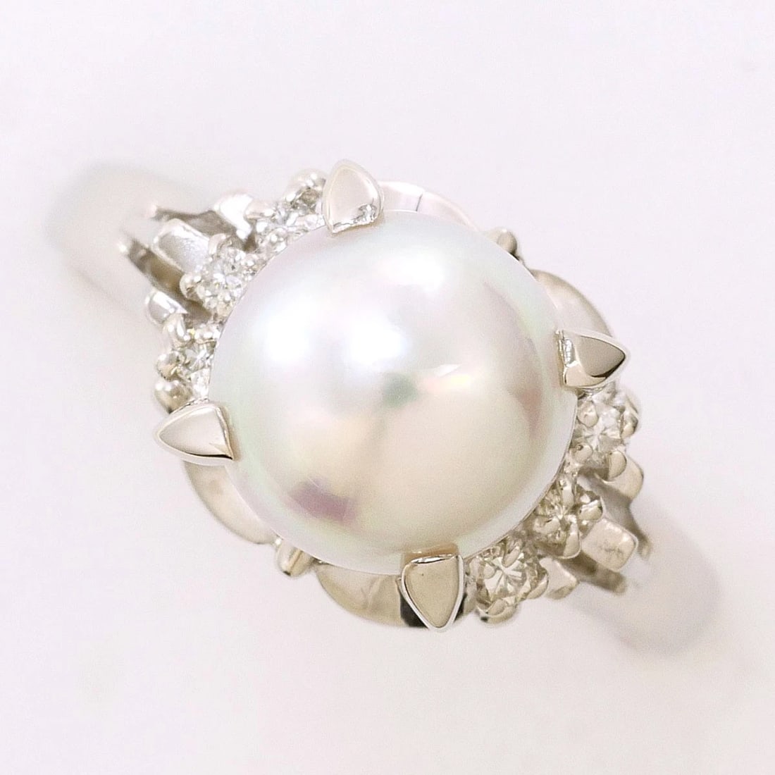 PT900 PLATINUM RING PEARL: PT900 Platinum Ring Pearl Brand: No Brand Type/Style: Ring Material: PT900 Platinum, Main Stone/Creation Cultured Pearl Color: Silver Size: US 6 1/4 Accessories: None Accessories Notice: When