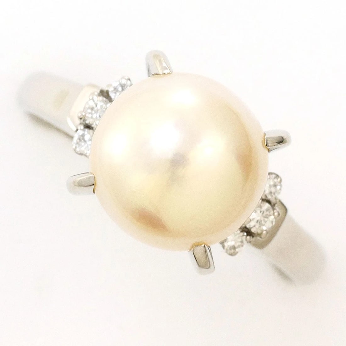 PT900 PLATINUM RING PEARL: PT900 Platinum Ring Pearl Brand: No Brand Type/Style: Ring Material: PT900 Platinum, Main Stone/Creation Cultured Pearl Color: Silver Size: US 8 3/4 Accessories: None Accessories Notice: W