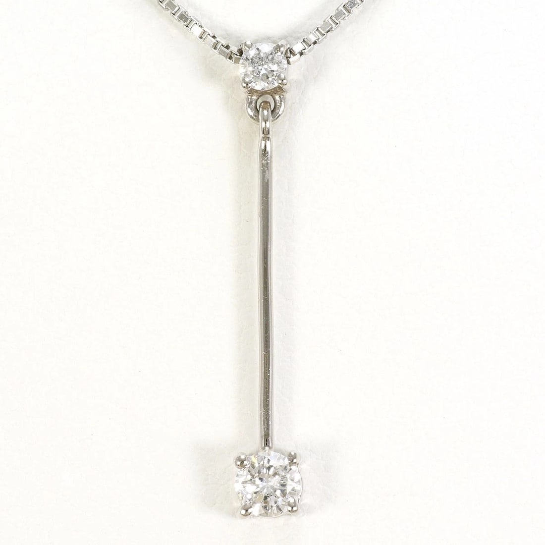 PT850 PLATINUM NECKLACE DIAMOND: PT850 Platinum Necklace Diamond Brand: No Brand Type/Style: Necklace Material: PT850 Platinum, Main Stone/Creation Diamond Color: Silver Size: Total length40cm Accessories: None Accessorie