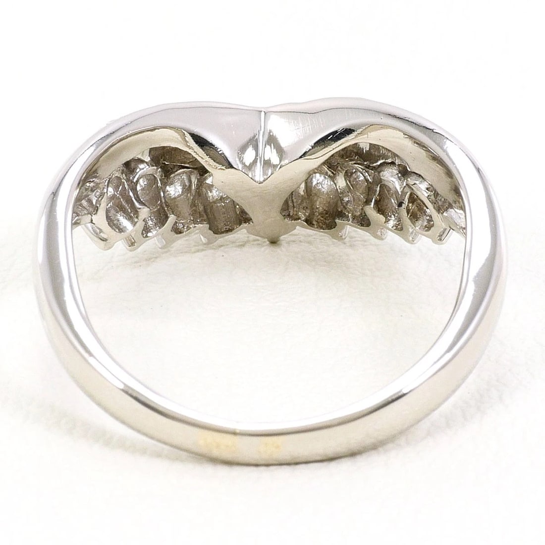 PT900 PLATINUM RING DIAMOND: PT900 Platinum Ring Diamond Brand: No Brand Type/Style: Ring Material: PT900 Platinum, Main Stone/Creation Diamond Color: Silver Size: US 5 3/8 Accessories: None Accessories Notice: When purchasing