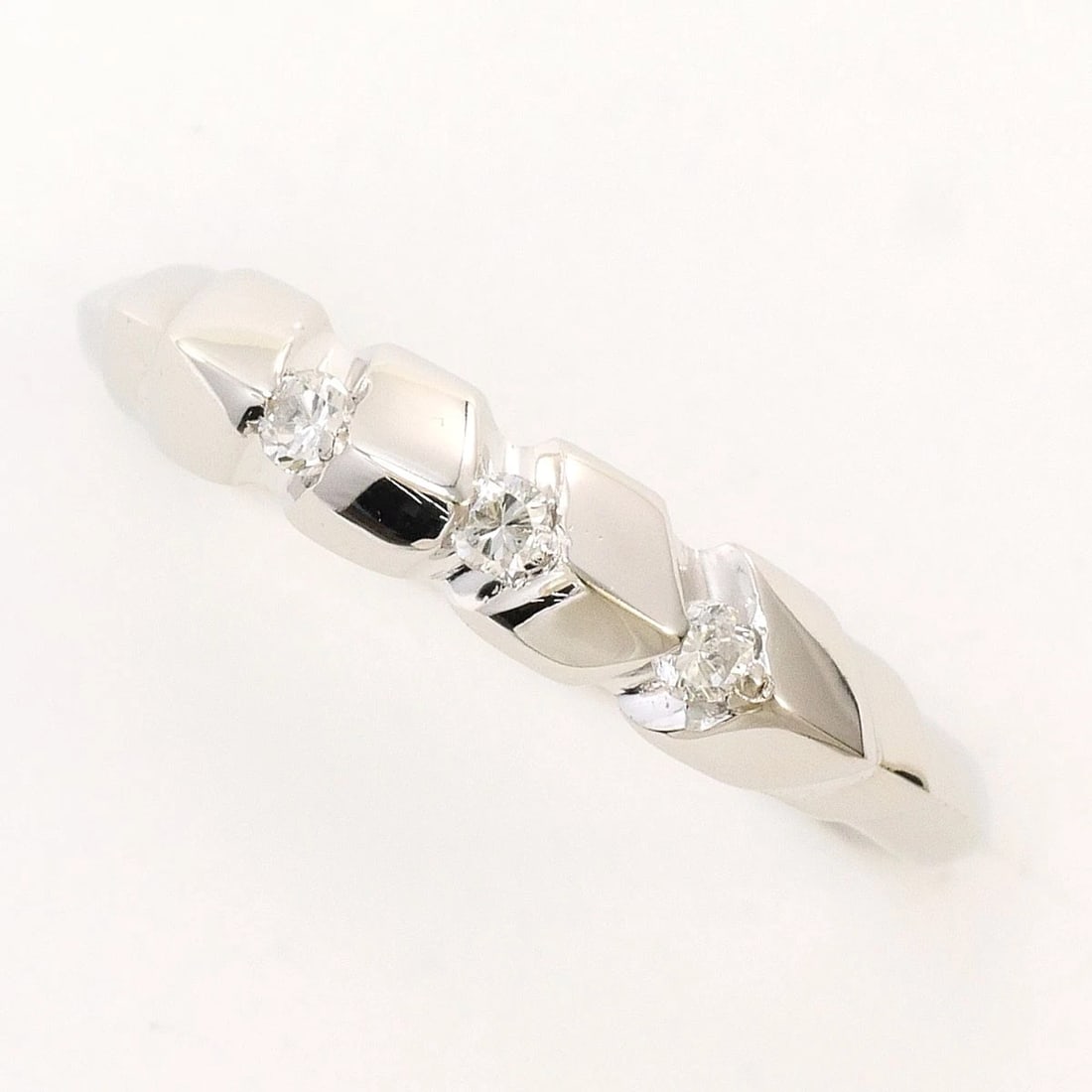 PT900 PLATINUM RING DIAMOND: PT900 Platinum Ring Diamond Brand: No Brand Type/Style: Ring Material: PT900 Platinum, Main Stone/Creation Diamond Color: Silver Size: US 5 3/8 Accessories: None Accessories Notice: When p