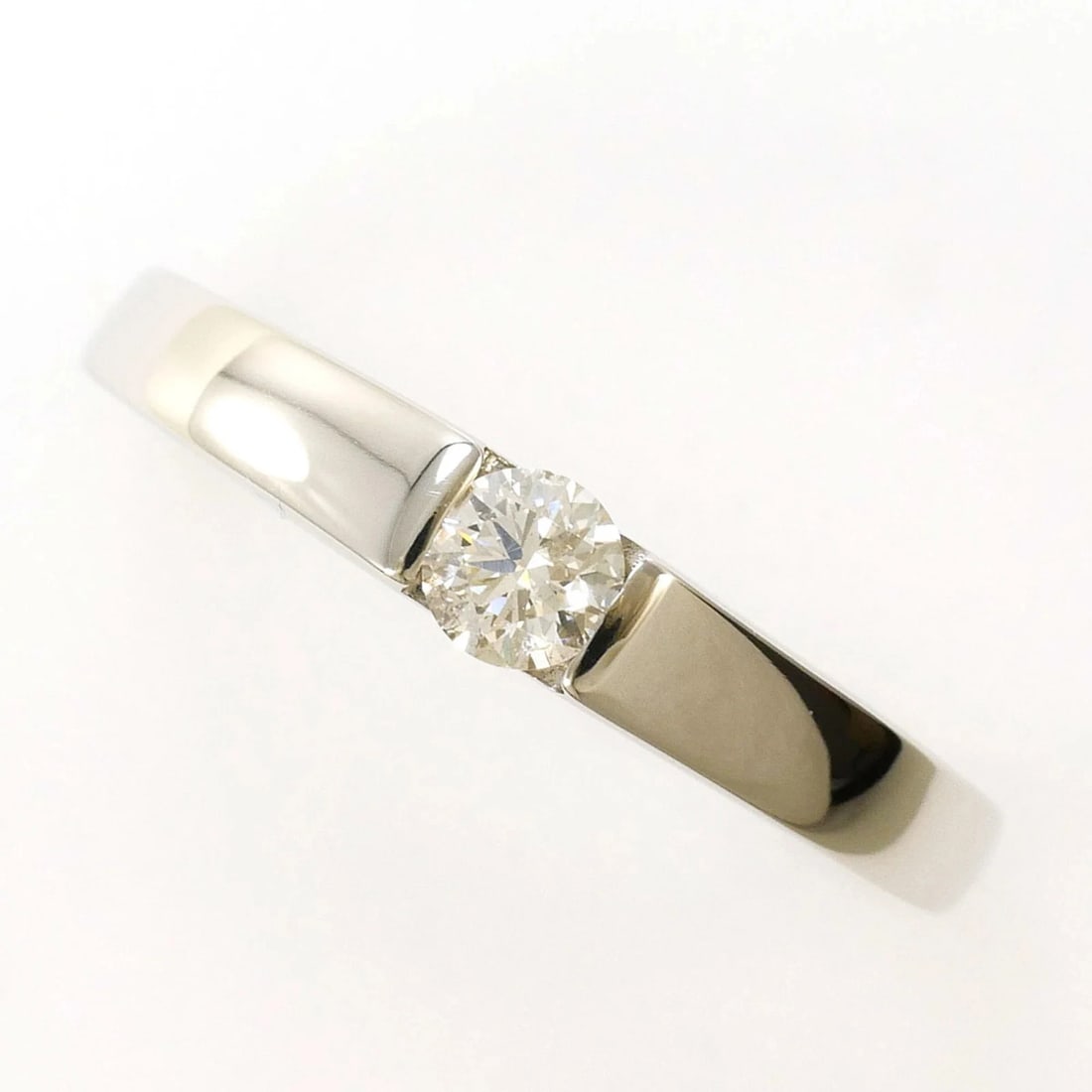 PT900 PLATINUM RING, 1 DIAMOND: PT900 Platinum Ring, 1 Diamond Brand: Unbranded Type/Style: Band Ring Material: Platinum 900 Color: Platinum Size: US 7 Accessories: None Accessories Notice: When purchasing pre-owned good
