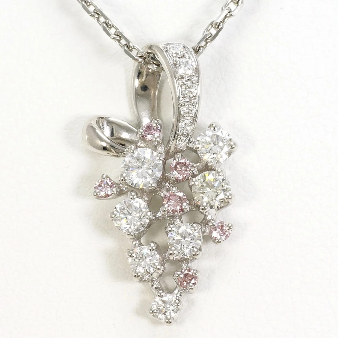 PT900 PLATINUM PT850 NECKLACE PINK DIAMOND: PT900 Platinum PT850 Necklace Pink Diamond Brand: Unbranded Type/Style: Necklace Material: Platinum 850 Platinum 900 Color: Platinum Size: Neck Circumference 50 cm / 19.68'' Pendant Size 22mm x 12mm /