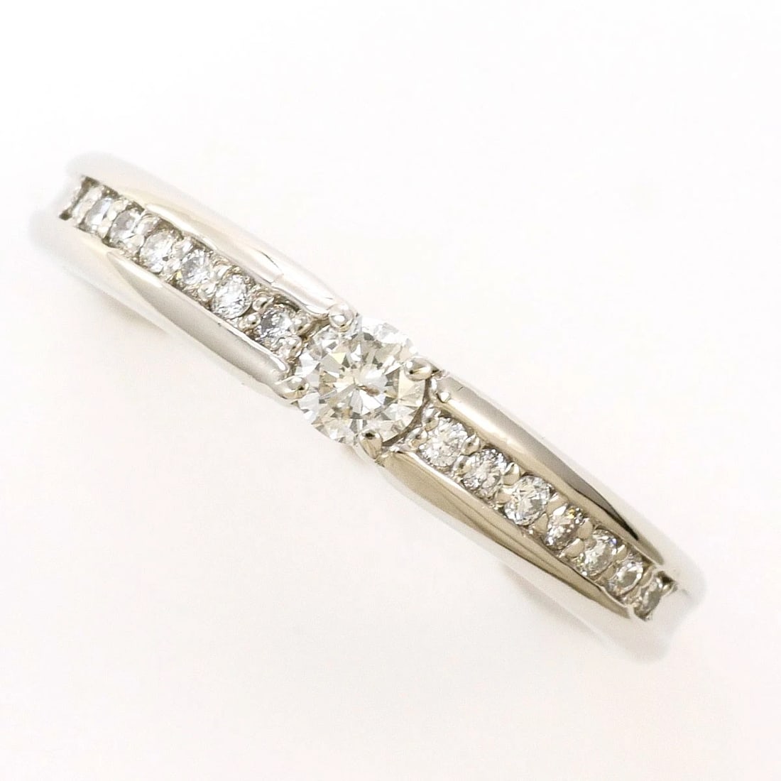 PT900 PLATINUM RING DIAMOND: PT900 Platinum Ring Diamond Brand: No Brand Type/Style: Ring Material: PT900 Platinum, Main Stone/Creation Diamond Color: Silver Size: US 5 3/8l Accessories: None Accessories Notice: When