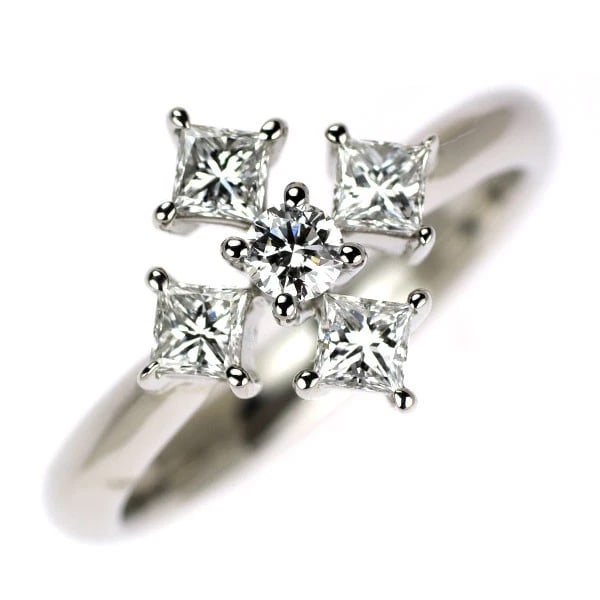 PT900 DIAMOND RING: Pt900 diamond ring Brand: None Type/Style: Ring Material: Pt900 Color: PT Size: 5.25US Accessories: None Accessories Notice: When purchasing pre-owned goods, please refer to the photos of