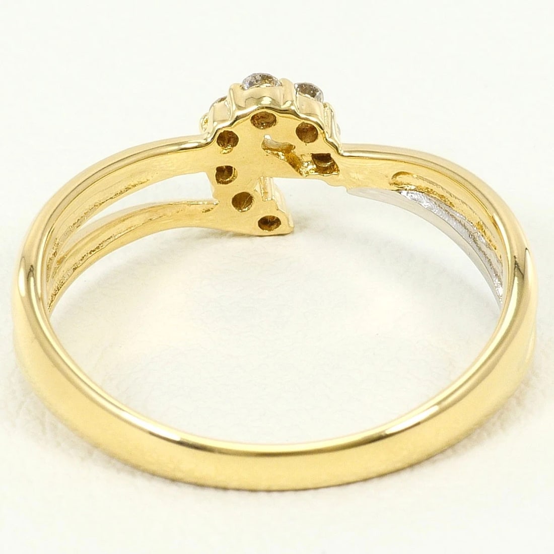 PT900 PLATINUM K18 RING DIAMOND: PT900 Platinum K18 Ring Diamond Brand: No Brand Type/Style: Ring Material: PT900 Platinum K18, Main Stone/Creation Diamond Color: Silver Size: US 6 3/4 Accessories: None Accessories Notice: When