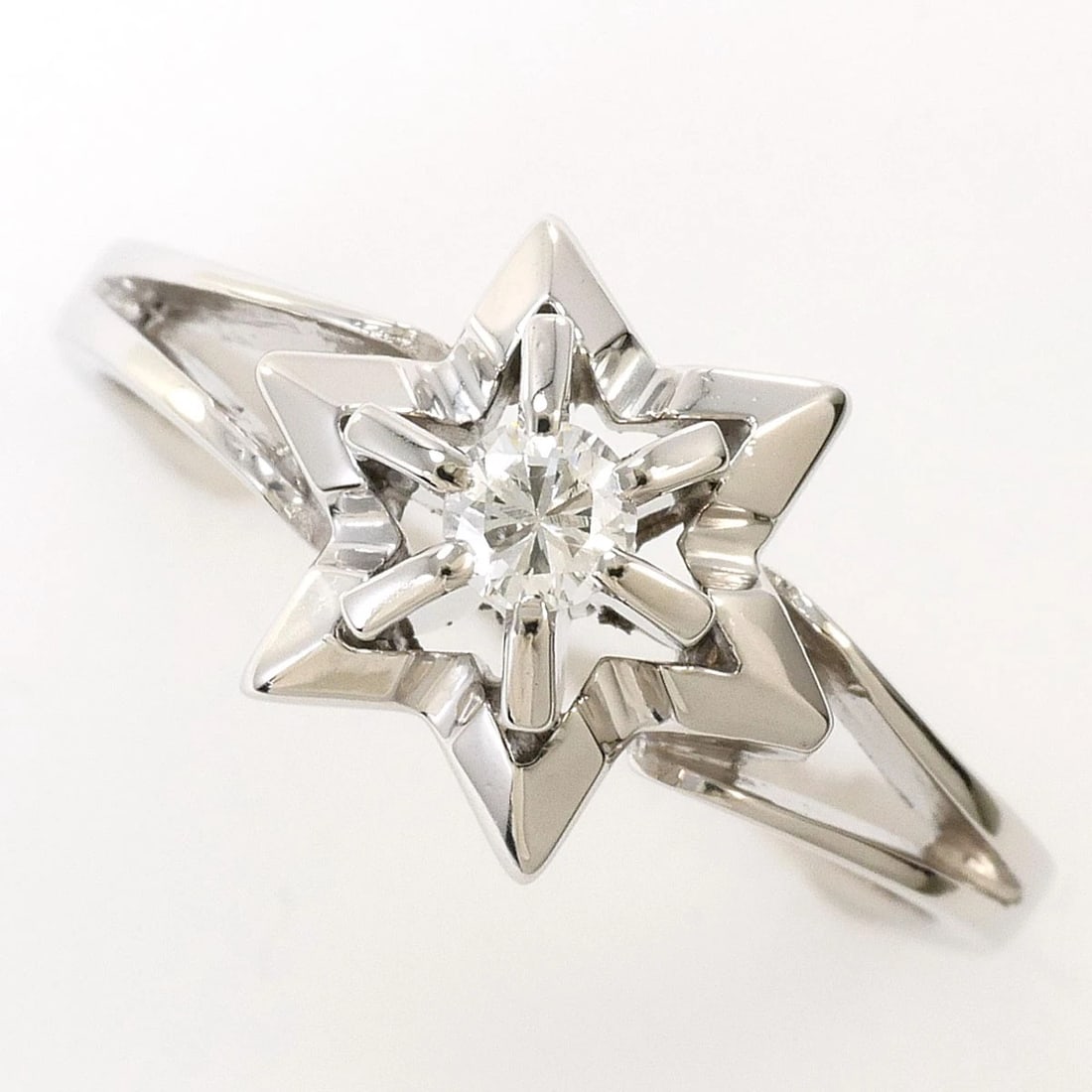 PM900 PLATINUM RING DIAMOND: Pm900 Platinum Ring Diamond Brand: No Brand Type/Style: Ring Material: Pm900 Platinum, Main Stone/Creation Diamond Color: Silver Size: US 5 3/8 Accessories: None Accessories Notice: When p