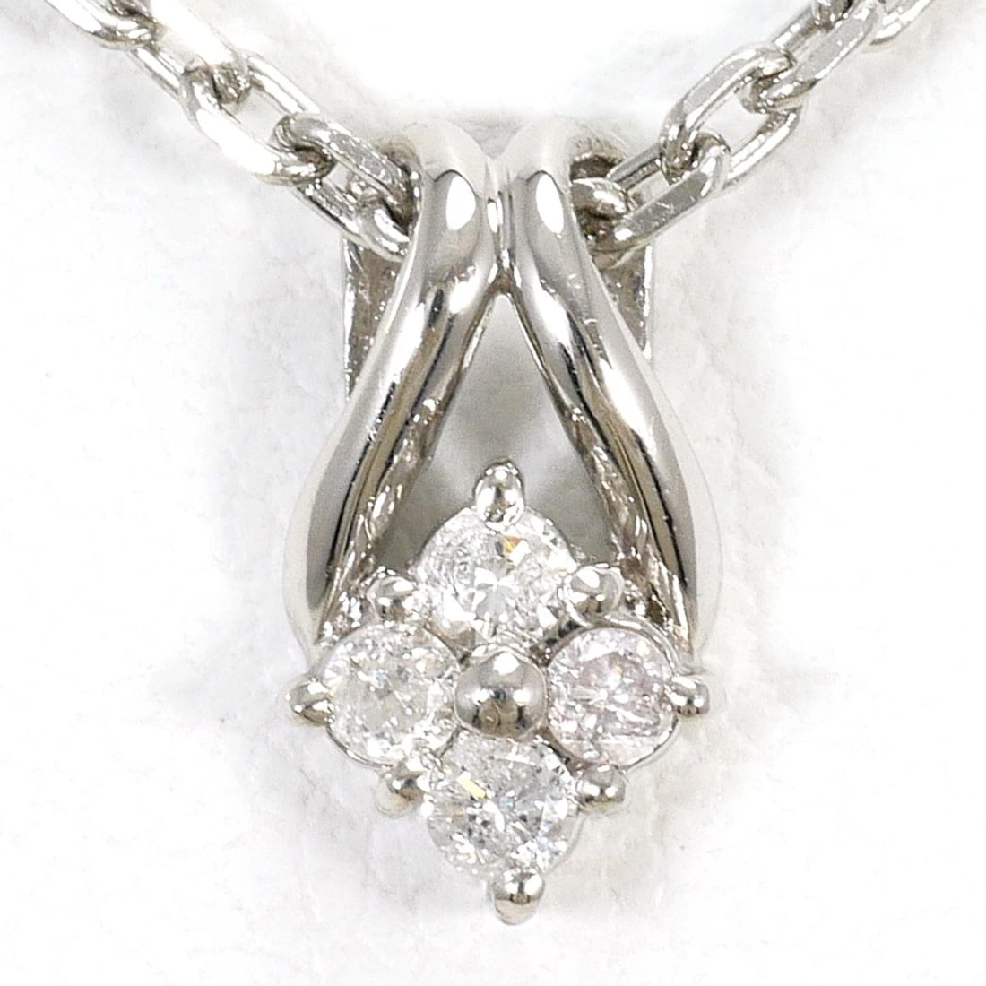 PT900 PLATINUM PT850/PLATINUM NECKLACE DIAMOND: PT900 Platinum PT850/Platinum Necklace Diamond Brand: No Brand Type/Style: Necklace Material: PT900 Platinum PT850/Platinum, Main Stone/Creation Diamond Color: Silver Size: Total length45cm