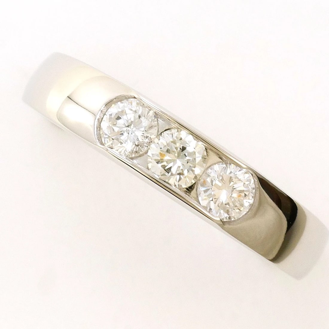 PT900 PLATINUM RING DIAMOND: PT900 Platinum Ring Diamond Brand: No Brand Type/Style: Ring Material: PT900 Platinum, Main Stone/Creation Diamond Color: Silver Size: US 5 3/8 Accessories: None Accessories Notice: When purchasing